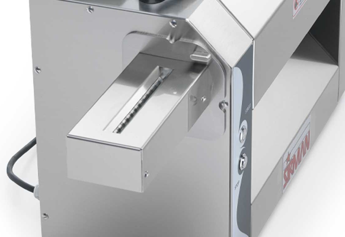 Sirman Sansone 25 XP – laminor electric pentru paste și aluat 4 Sirman Sansone 25 XP – laminor pentru aluat, detaliu: jgheabul de alimentare