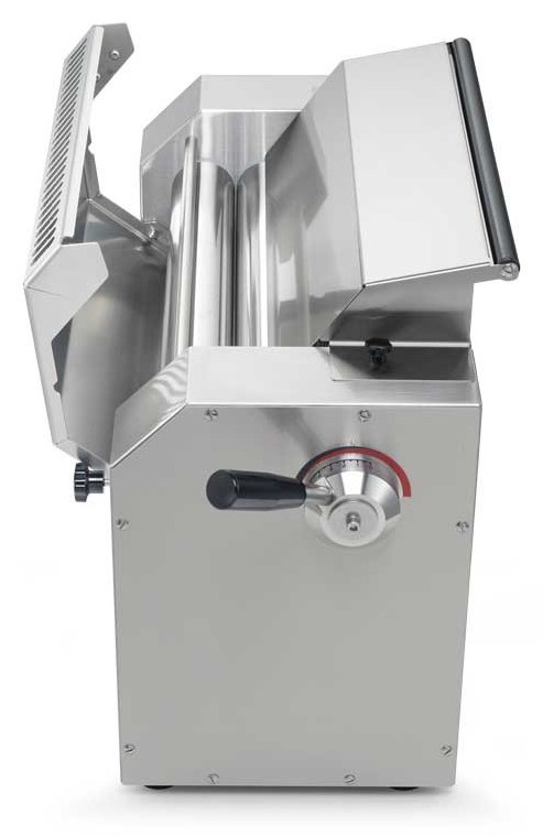 Sirman Sansone 25 XP – laminor electric pentru paste și aluat 5 Sirman Sansone 25 XP – laminor pentru aluat, detaliu: vedere laterală, cu mânerul
